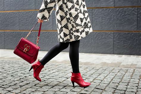 5 idee per abbinare le scarpe rosse e lasciare senza parole.